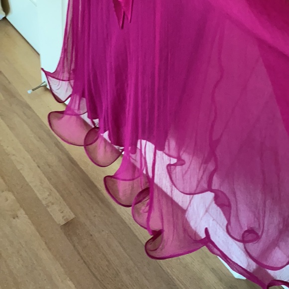 Tadashi Shoji gown in the color of the year 2023 -Ready for the “ Barbie Party”! - Picture 5 of 11